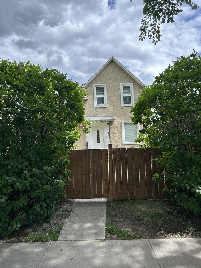 Building Photo - 12039-12055 55 St NW