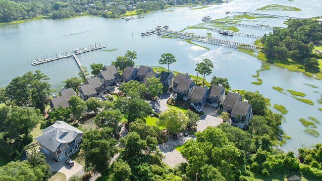 Building Photo - 345 Bradley Dr