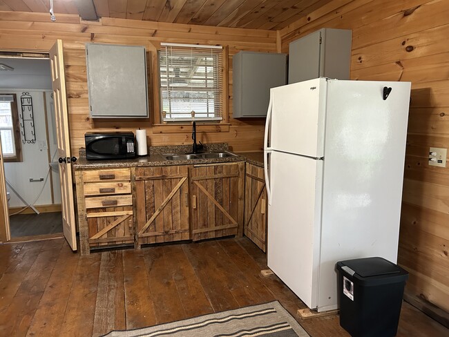 Building Photo - 1523 Mining Town Rd