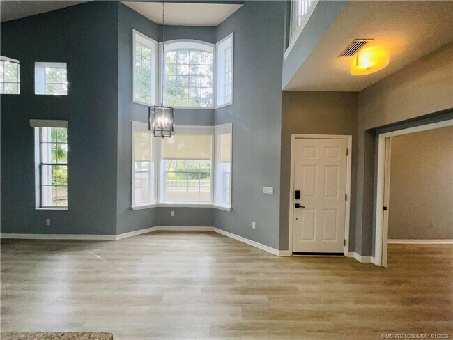 Building Photo - 1581 SW Harbour Isles Cir