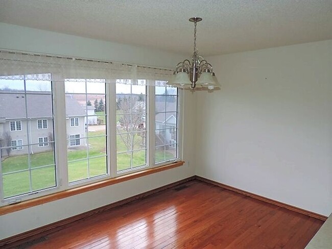 Building Photo - $1,950 | 3 Bedroom, 3.5 Bathroom Multi Flo...