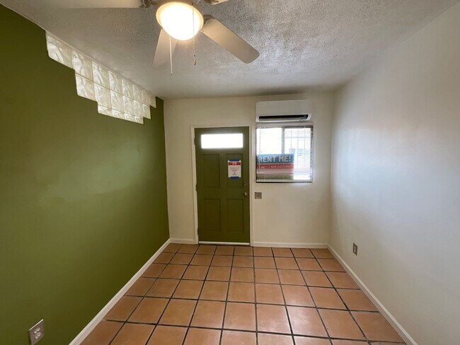 Foto del edificio - 1 Bedroom Single Story Home Available Near...