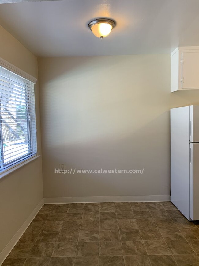 Building Photo - Willow Glen Downstairs 1/1 Unit Now Available