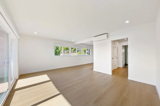 Building Photo - Empire at San Vicente