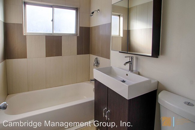 Foto del edificio - 1 br, 1 bath Apartment - 2855-2865 A St