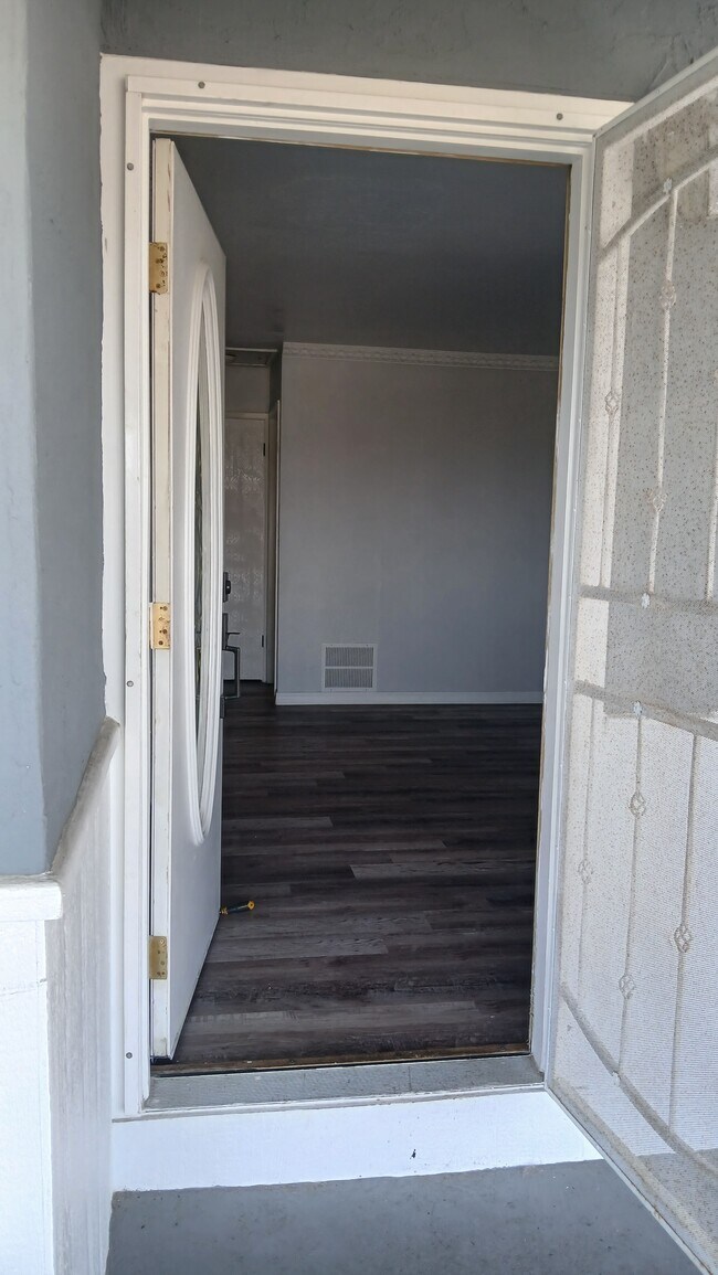 Foto del edificio - 1057 Central Blvd