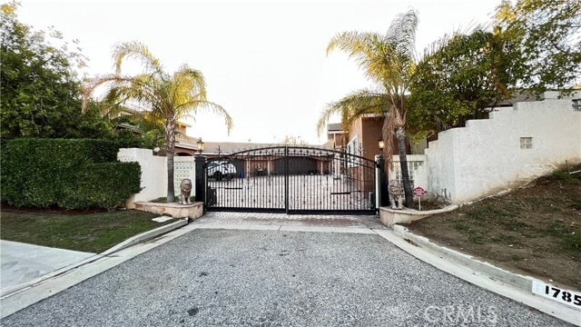 Primary Photo - 17858 Sidwell St