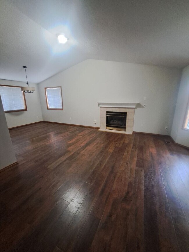 Foto del edificio - 3 BEDROOM - AC - move in ready