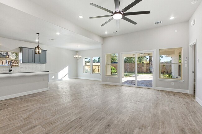 Foto del edificio - 7310 Foxwaithe Ln