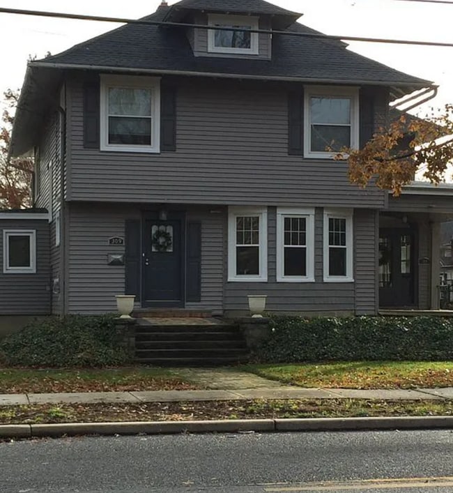 309 WARWICK RD. - 309 Warwick Rd