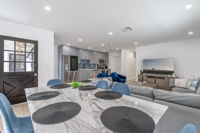 Foto del edificio - 825-827 Southwest 14th Street-SI FL1-ID1475658P