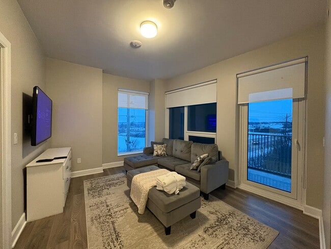 Photo du bâtiment - 2 Bed Condominium in Oakville