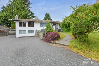 Building Photo - 13900 Blackburn Ave