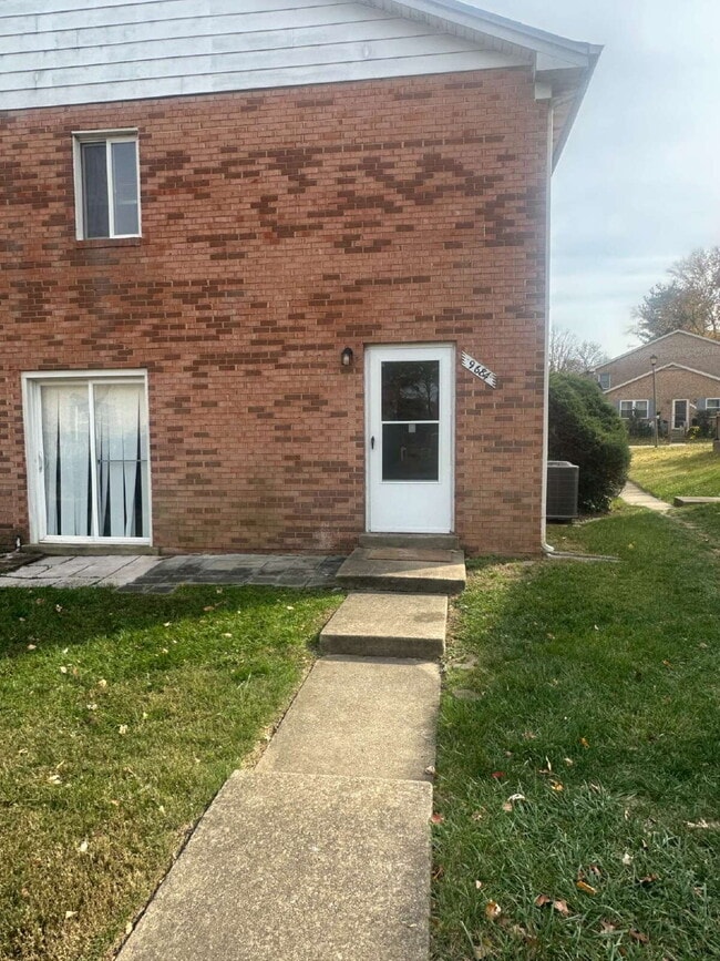 Building Photo - Inviting Condo in Lorton with Comfortable Living and Great Location