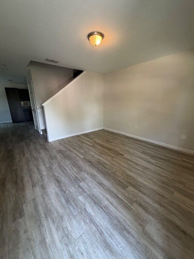 Foto del edificio - 3 bedroom 2.5 bath home with 1 car garage