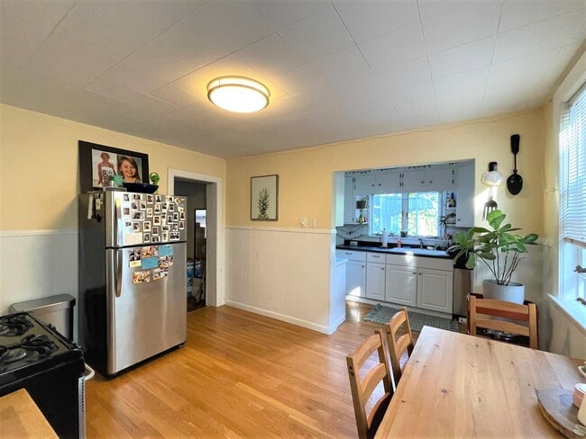 Building Photo - 87 Bartlett St