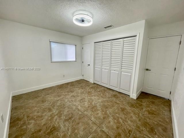 Foto del edificio - 6475 SW 3rd Ct