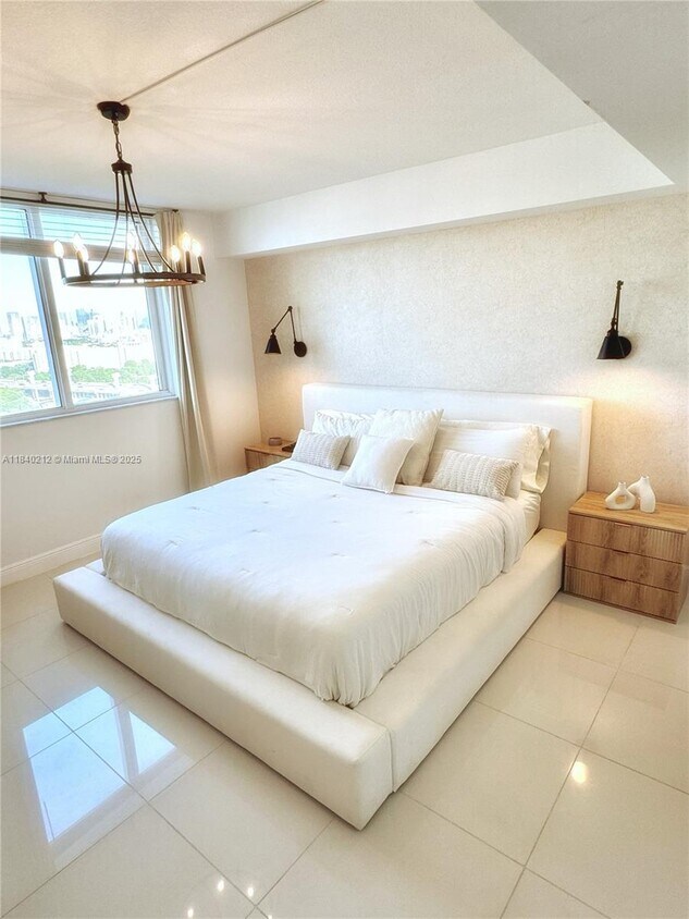 Foto principal - 1861 NW S River Dr