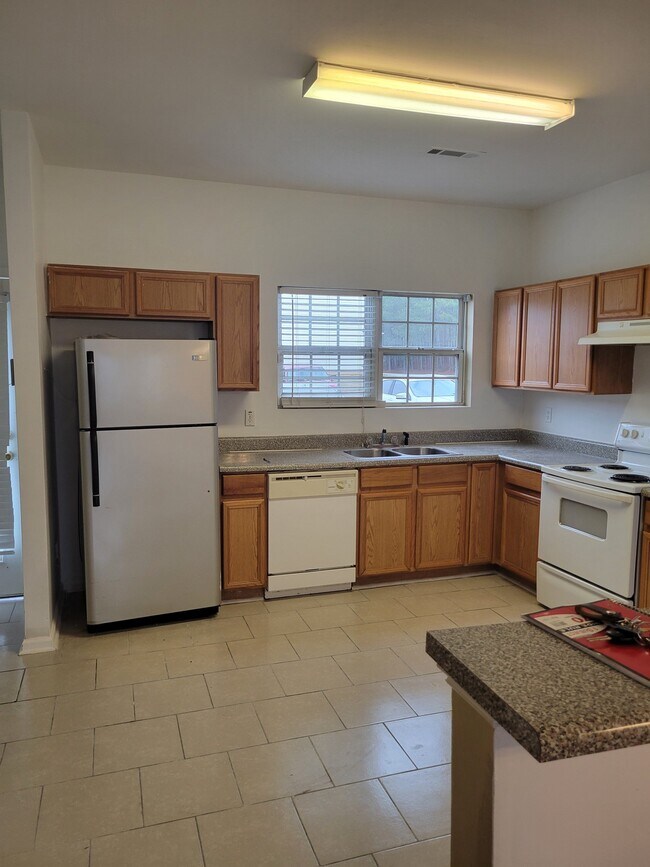 Foto del edificio - 5150 Oakley Commons Blvd