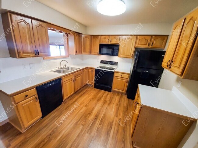 Building Photo - 1116 Juniper Ct