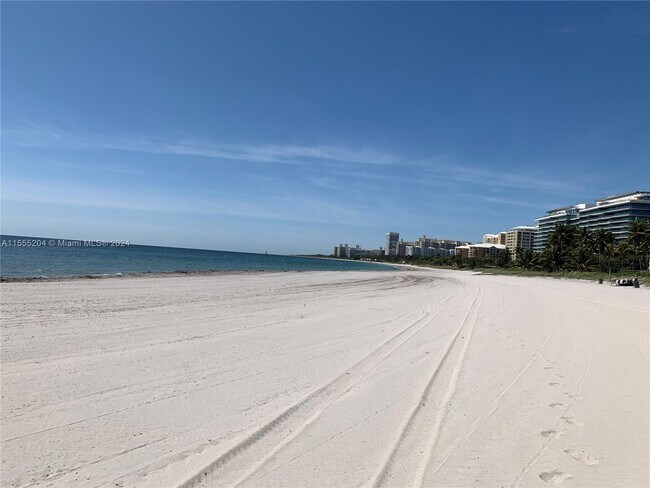 Building Photo - 251 Crandon Blvd