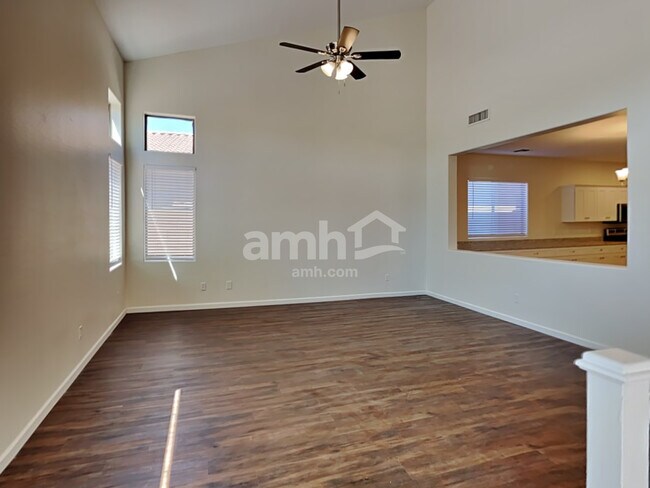 Foto del edificio - 521 E Harold Dr