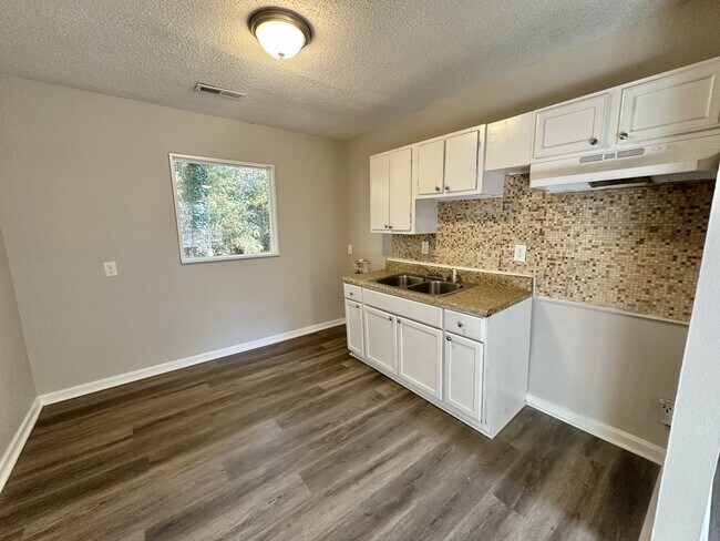 Building Photo - 209 Tucker Ave