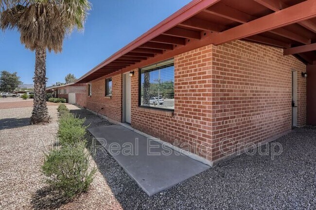 Building Photo - 6656 E Calle Cappela