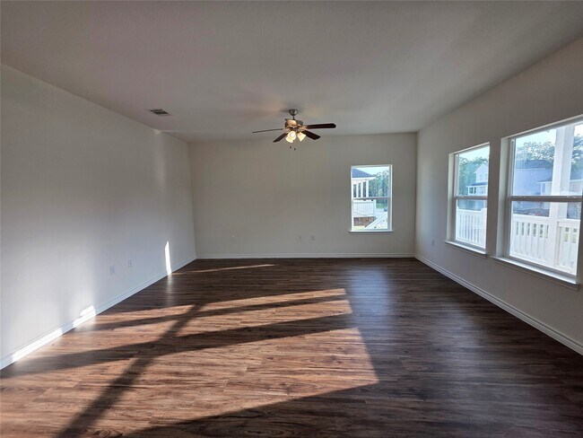 Foto del edificio - 6119 Lacey Oak Dr