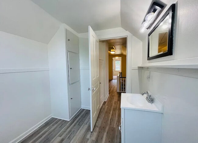 Foto del edificio - 1323 Leonard St NE