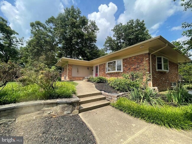 Building Photo - 3909 Pineland St