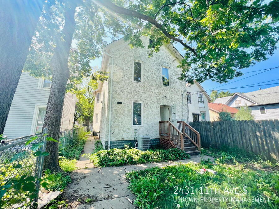 Primary Photo - 2431 11th Ave S