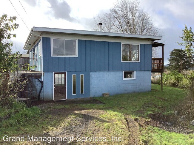 Building Photo - 4 br, 2 bath Apartment - 210 First Court