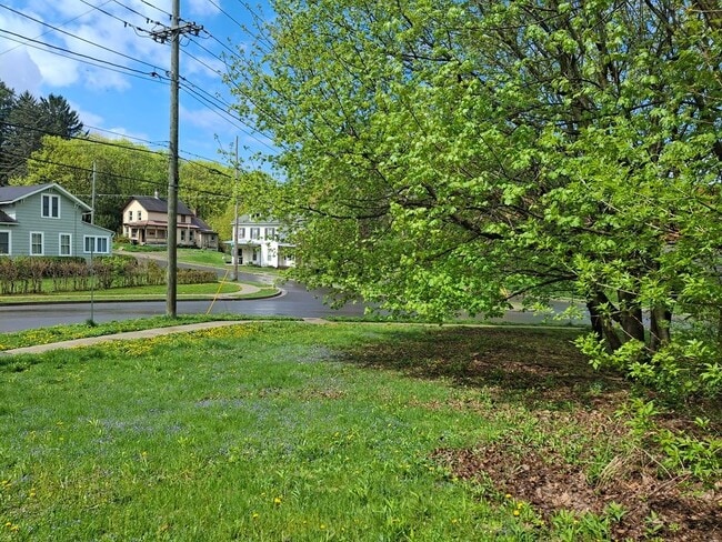 Building Photo - 11 Prather Ave