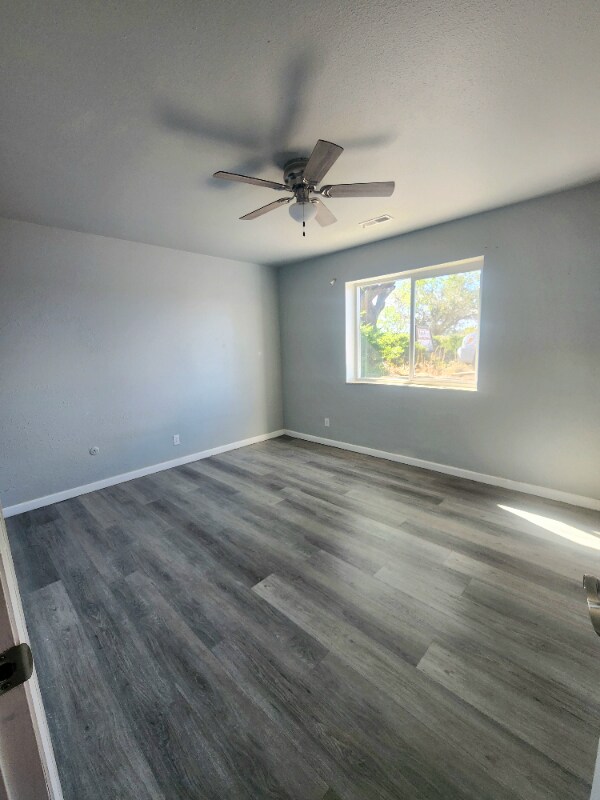 Building Photo - 2122 Mohawk Rd