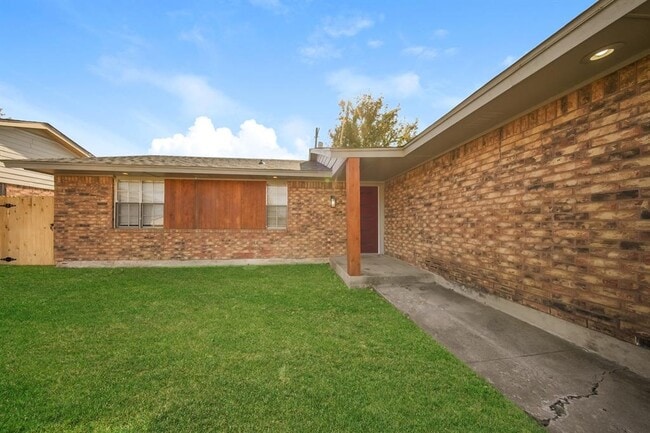 Building Photo - 8512 NW 86th St