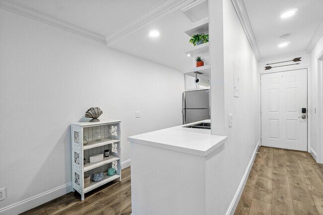 Foto del edificio - 421 N Cypress Dr