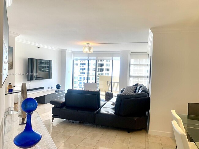 Foto del edificio - 5757 Collins Ave