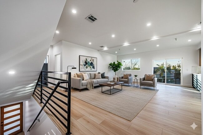 Foto del edificio - 1656 S Hayworth Ave