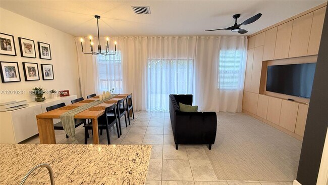 Foto del edificio - 20761 NE 2nd Ct