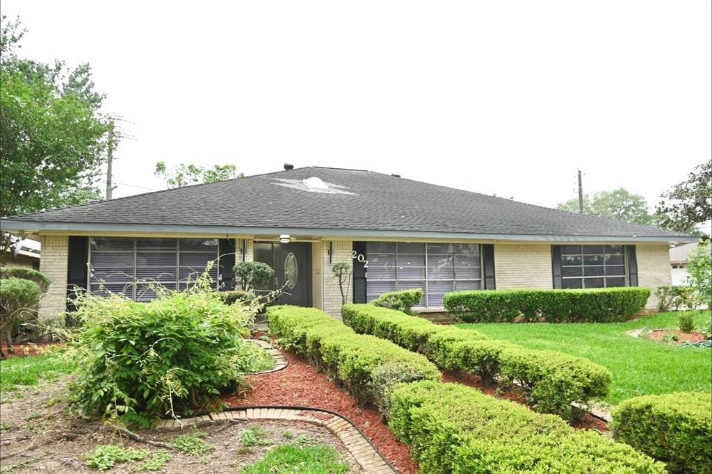 Foto principal - 202 Coronation Dr