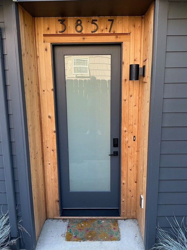 Building Photo - 3857 SE 28th Ave
