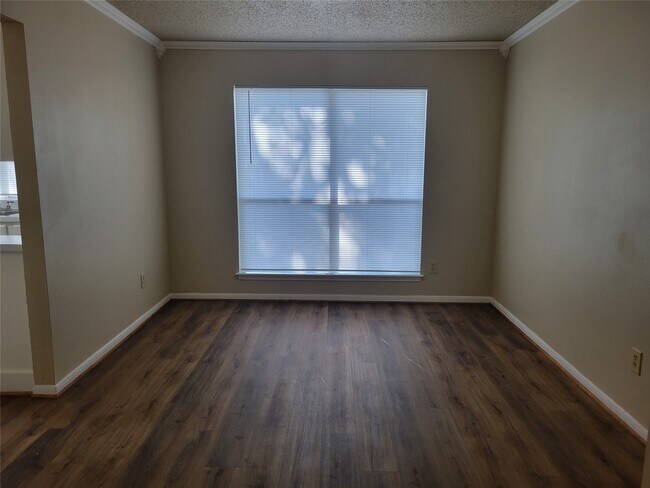 Foto del edificio - 9315 Southleigh Dr