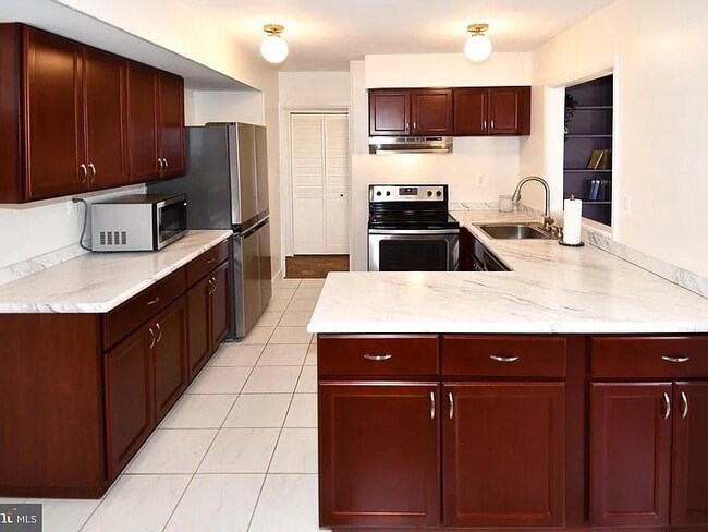 Building Photo - 2915 Tallow Ln