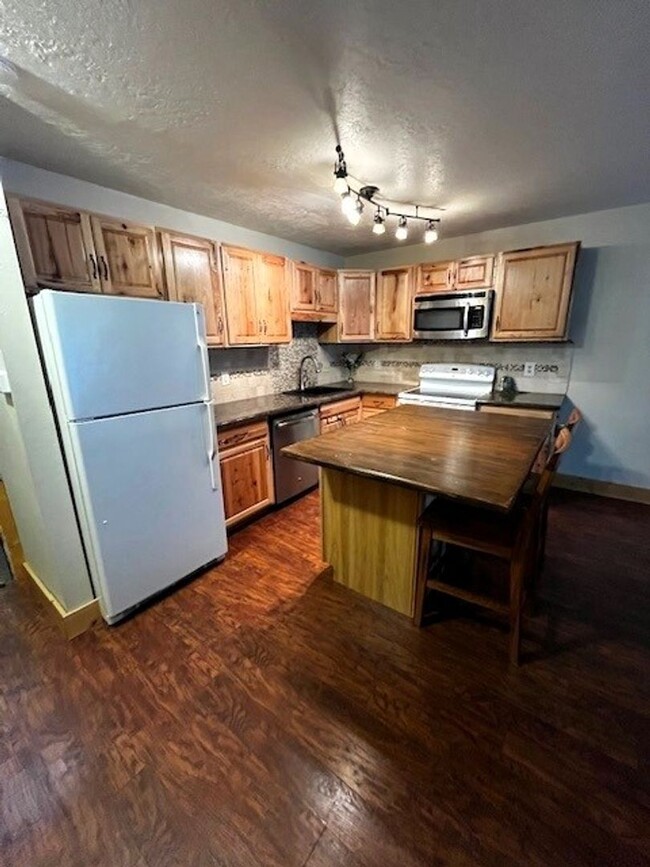 Building Photo - Long Term Rental- Dillon Valley East Y104