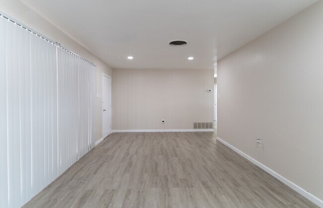 Foto del edificio - 4228 Dawn Ave