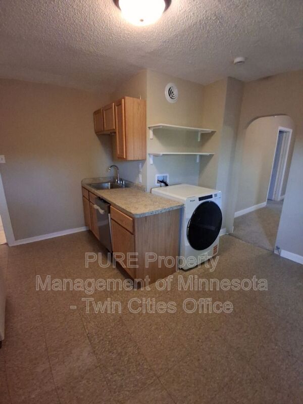 Foto del edificio - 987 N Churchill St