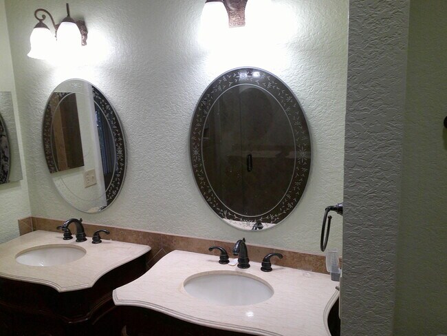 Foto del edificio - 4291 Coral Springs Dr