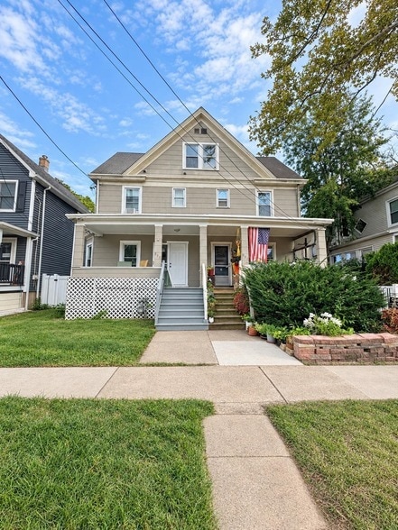 Photo - 877 Jaques Avenue House