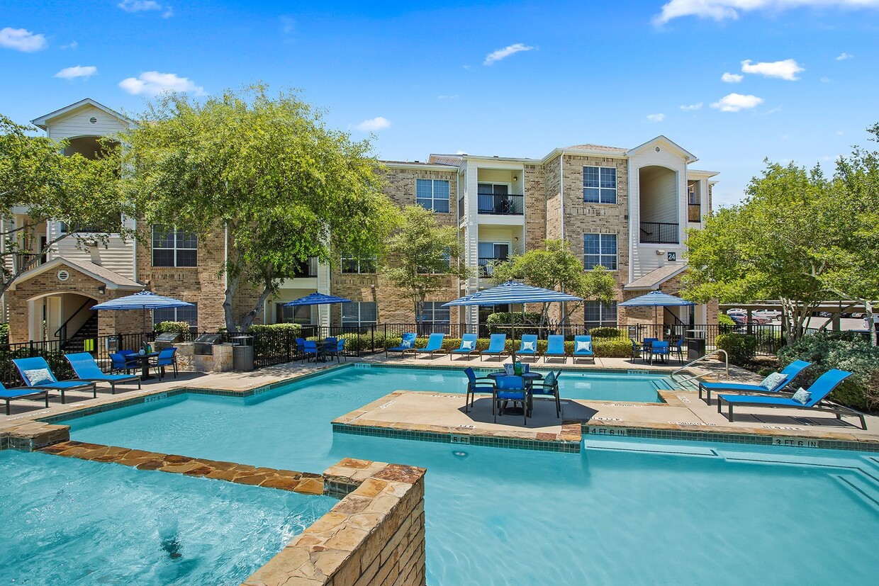 Foto principal - Stoneybrook Apartments & Townhomes